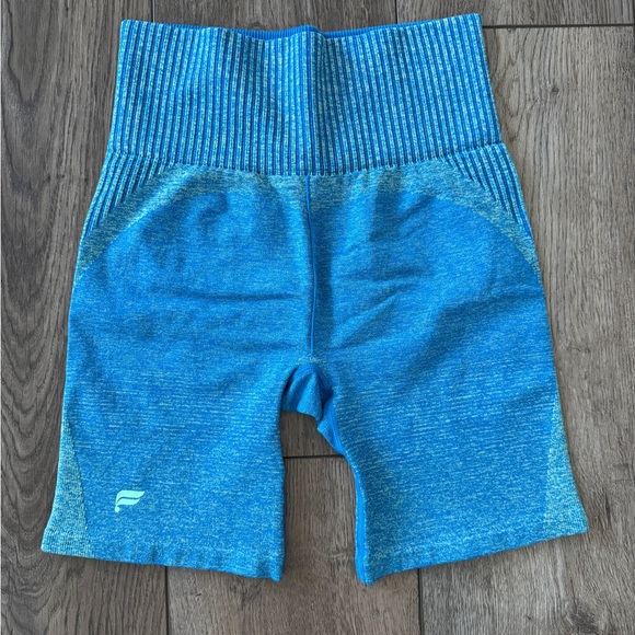 Fabletics Ombre Seamless Ultra High-Waisted 6" Shorts, Lake/Faded Lime - Picture 5 of 10